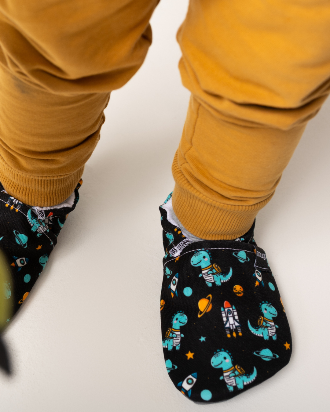 Barefoot copati Dino astronaut