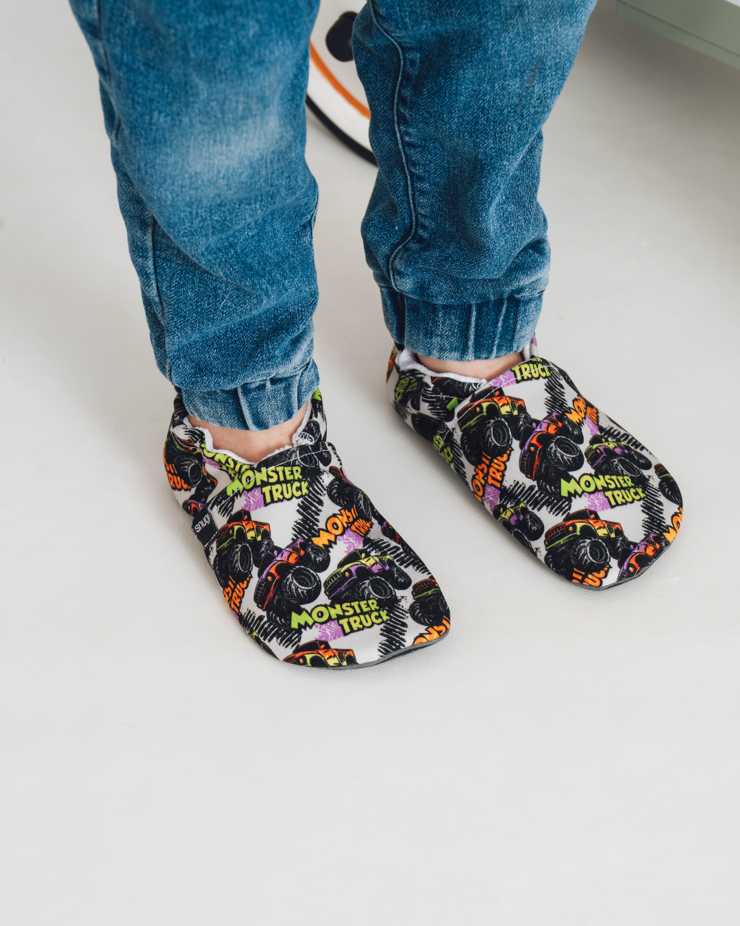 Barefoot copati Monster trucks